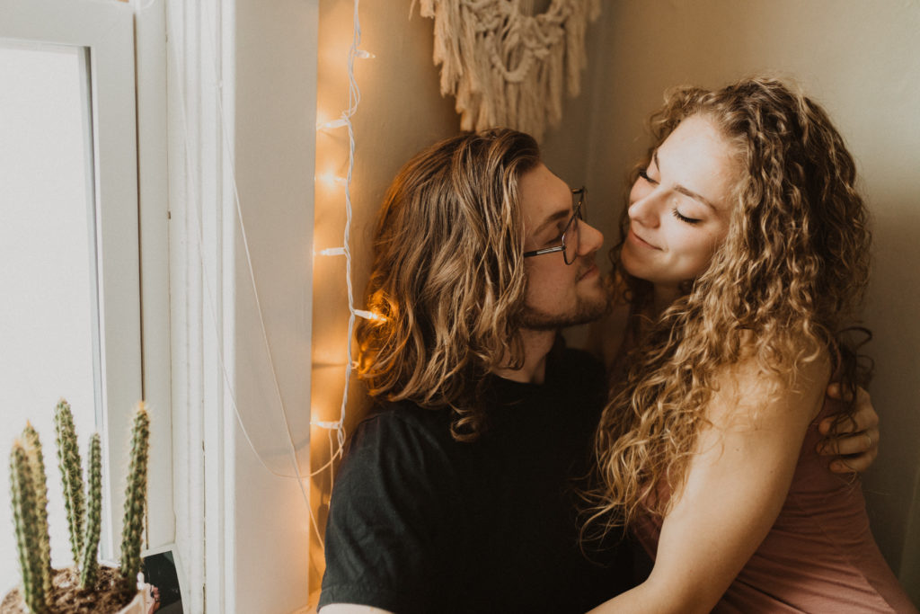 couple's in-home photography session with macrame + cactus