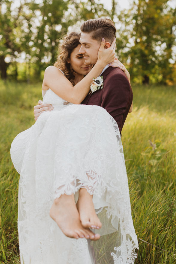groom holding barefoot bride