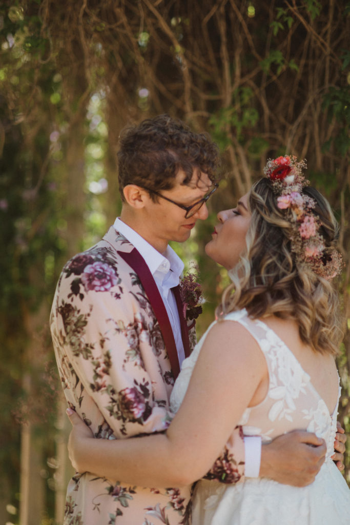 colourful, chic wedding. bride and groom kissing photography