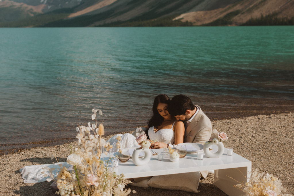 elopement picnic setup at Bow Lake along the Icefields Parkway on the way to Jasper National Park. White tablescape and floral arrangements.