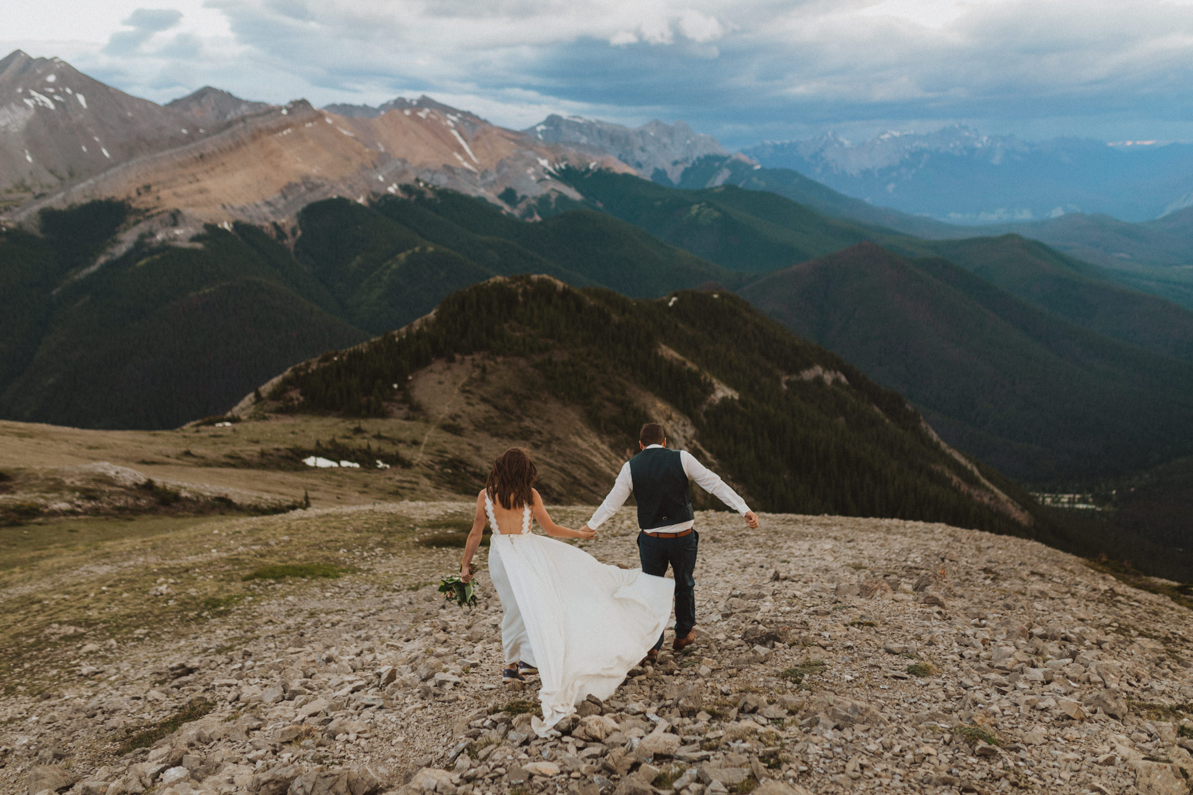 How to elope in Jasper National Park - your full elopement guide