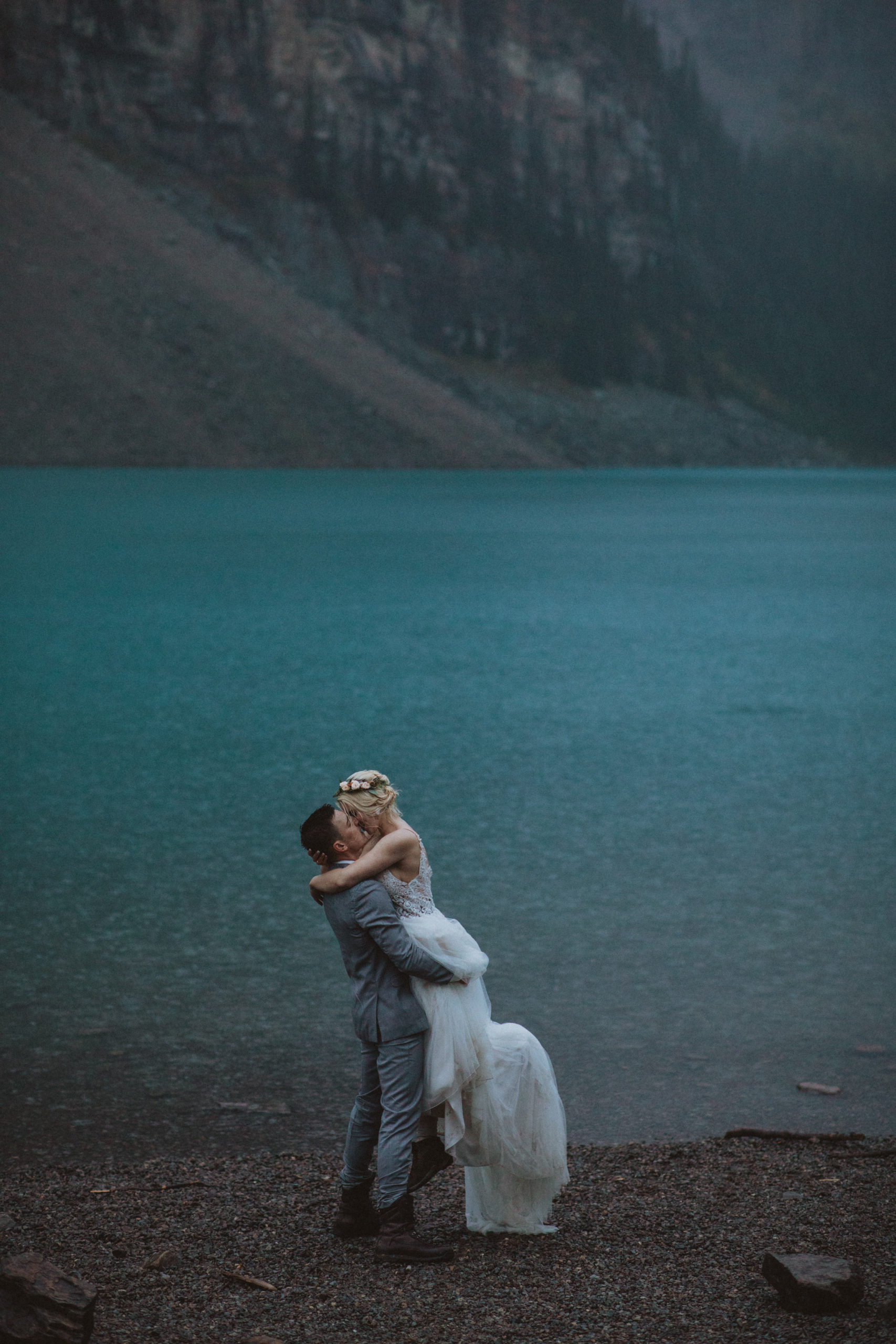 couple elopement pictures at Moraine Lake evening in the rain